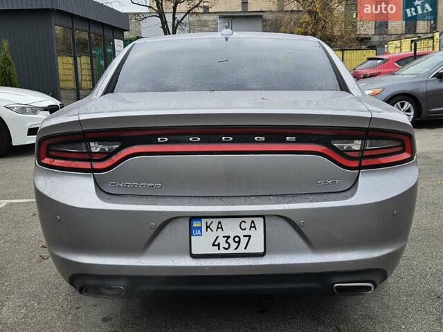 Серый Додж Чарджер, объемом двигателя 3.6 л и пробегом 192 тыс. км за 13000 $, фото 3 на Automoto.ua