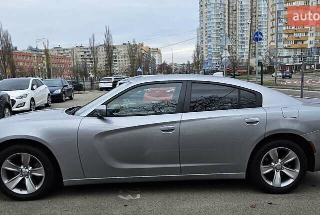 Серый Додж Чарджер, объемом двигателя 3.6 л и пробегом 192 тыс. км за 13000 $, фото 1 на Automoto.ua