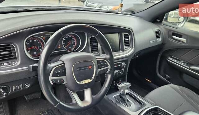 Серый Додж Чарджер, объемом двигателя 3.6 л и пробегом 192 тыс. км за 13000 $, фото 12 на Automoto.ua