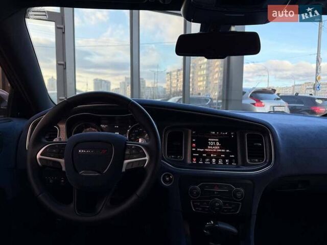 Сірий Додж Charger, об'ємом двигуна 5.65 л та пробігом 200 тис. км за 29990 $, фото 13 на Automoto.ua