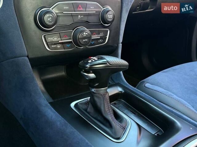 Сірий Додж Charger, об'ємом двигуна 5.65 л та пробігом 200 тис. км за 29990 $, фото 18 на Automoto.ua