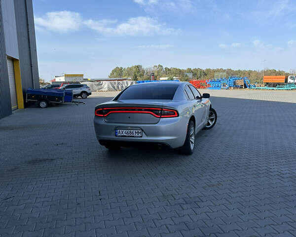 Серый Додж Чарджер, объемом двигателя 5.7 л и пробегом 86 тыс. км за 30000 $, фото 3 на Automoto.ua