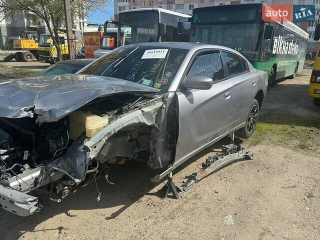 Серый Додж Чарджер, объемом двигателя 3.6 л и пробегом 209 тыс. км за 5500 $, фото 2 на Automoto.ua