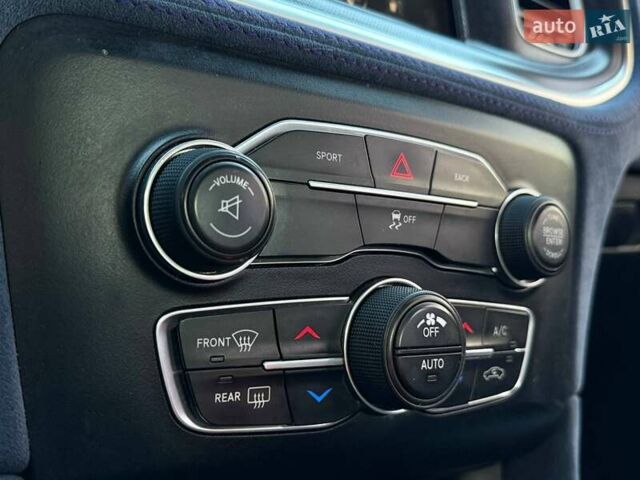 Сірий Додж Charger, об'ємом двигуна 5.65 л та пробігом 200 тис. км за 29990 $, фото 19 на Automoto.ua