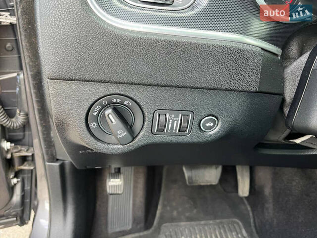 Сірий Додж Charger, об'ємом двигуна 3.6 л та пробігом 201 тис. км за 17300 $, фото 8 на Automoto.ua