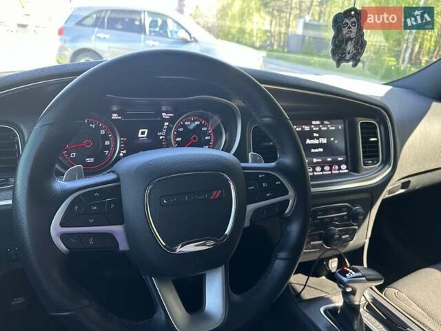 Серый Додж Чарджер, объемом двигателя 3.6 л и пробегом 84 тыс. км за 35000 $, фото 10 на Automoto.ua
