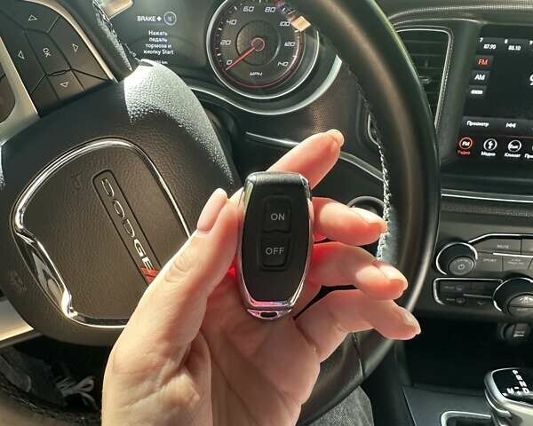 Серый Додж Чарджер, объемом двигателя 3.6 л и пробегом 84 тыс. км за 35000 $, фото 3 на Automoto.ua