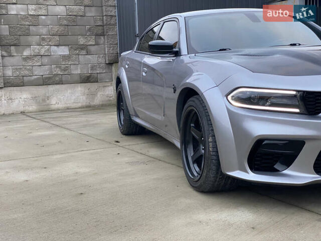 Серый Додж Чарджер, объемом двигателя 6.4 л и пробегом 45 тыс. км за 45000 $, фото 1 на Automoto.ua