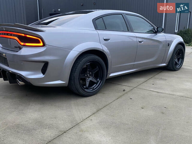 Серый Додж Чарджер, объемом двигателя 6.4 л и пробегом 45 тыс. км за 45000 $, фото 3 на Automoto.ua