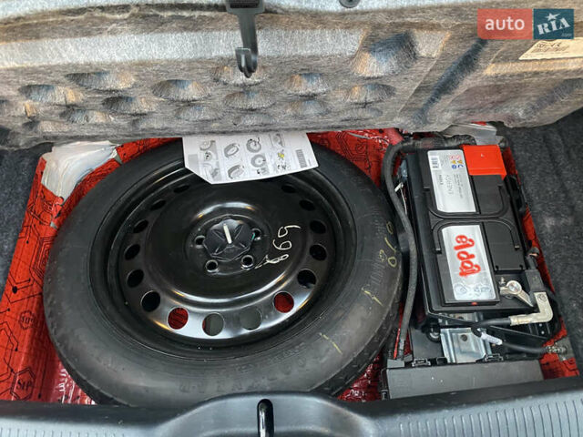 Серый Додж Чарджер, объемом двигателя 6.4 л и пробегом 45 тыс. км за 45000 $, фото 22 на Automoto.ua