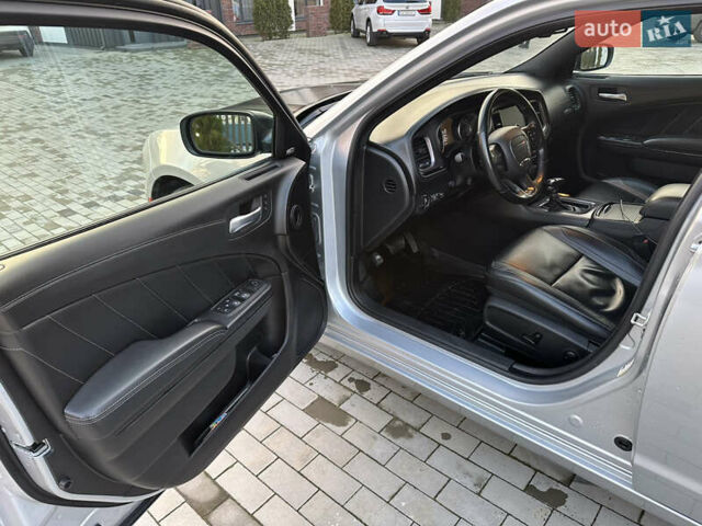 Сірий Додж Charger, об'ємом двигуна 3.6 л та пробігом 47 тис. км за 25000 $, фото 15 на Automoto.ua