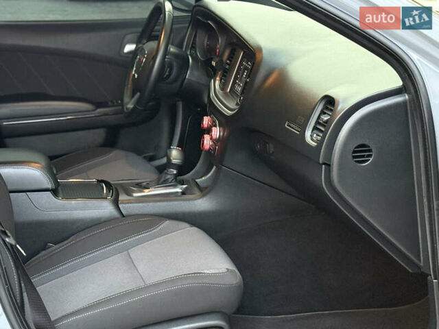 Серый Додж Чарджер, объемом двигателя 3.6 л и пробегом 65 тыс. км за 23900 $, фото 29 на Automoto.ua