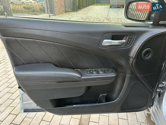 Сірий Додж Charger, об'ємом двигуна 3.6 л та пробігом 47 тис. км за 25000 $, фото 16 на Automoto.ua