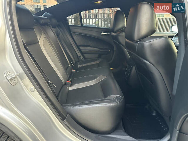 Сірий Додж Charger, об'ємом двигуна 3.6 л та пробігом 47 тис. км за 25000 $, фото 32 на Automoto.ua