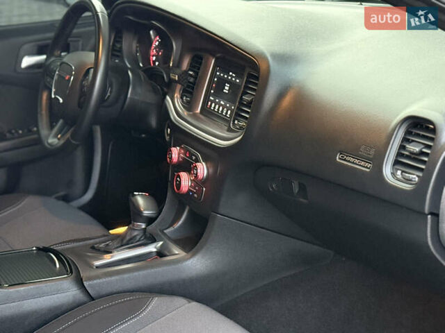 Серый Додж Чарджер, объемом двигателя 3.6 л и пробегом 65 тыс. км за 23900 $, фото 30 на Automoto.ua