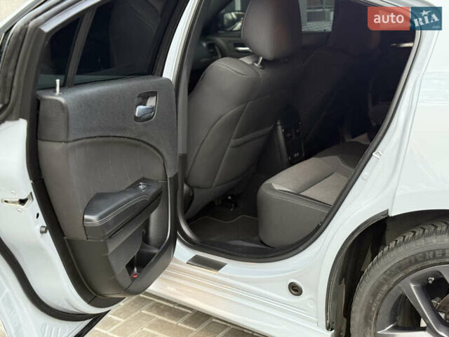 Серый Додж Чарджер, объемом двигателя 3.6 л и пробегом 65 тыс. км за 23900 $, фото 31 на Automoto.ua