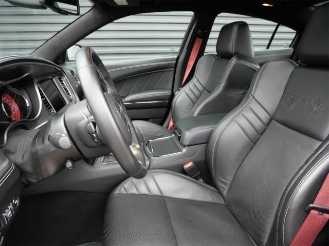 Серый Додж Чарджер, объемом двигателя 6.2 л и пробегом 12 тыс. км за 33000 $, фото 7 на Automoto.ua