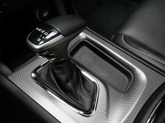 Серый Додж Чарджер, объемом двигателя 6.2 л и пробегом 12 тыс. км за 33000 $, фото 6 на Automoto.ua