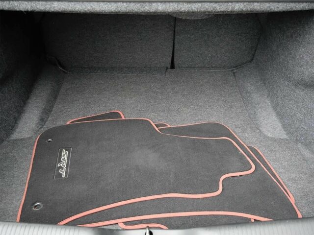 Серый Додж Чарджер, объемом двигателя 6.2 л и пробегом 12 тыс. км за 33000 $, фото 11 на Automoto.ua