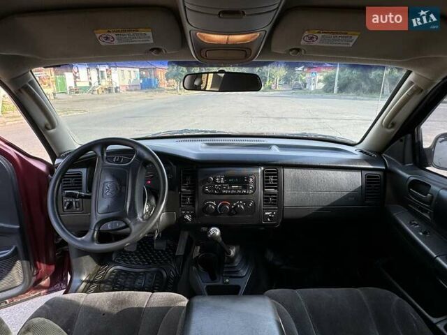 Красный Додж Дакота, объемом двигателя 4.7 л и пробегом 250 тыс. км за 8950 $, фото 14 на Automoto.ua