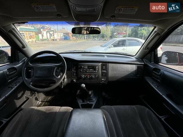 Красный Додж Дакота, объемом двигателя 4.7 л и пробегом 250 тыс. км за 8950 $, фото 16 на Automoto.ua