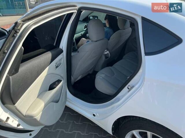 Белый Додж Дарт, объемом двигателя 0 л и пробегом 165 тыс. км за 7999 $, фото 14 на Automoto.ua