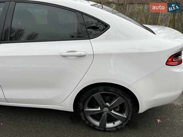 Белый Додж Дарт, объемом двигателя 2 л и пробегом 148 тыс. км за 8700 $, фото 14 на Automoto.ua
