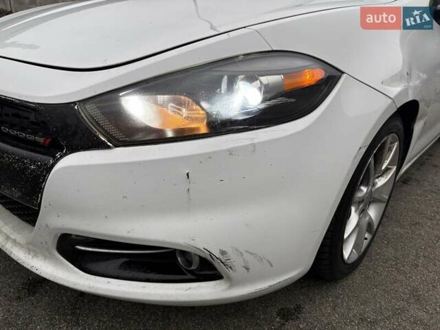 Белый Додж Дарт, объемом двигателя 2 л и пробегом 253 тыс. км за 4900 $, фото 2 на Automoto.ua