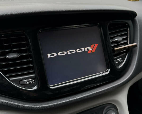 Белый Додж Дарт, объемом двигателя 2 л и пробегом 198 тыс. км за 8100 $, фото 10 на Automoto.ua