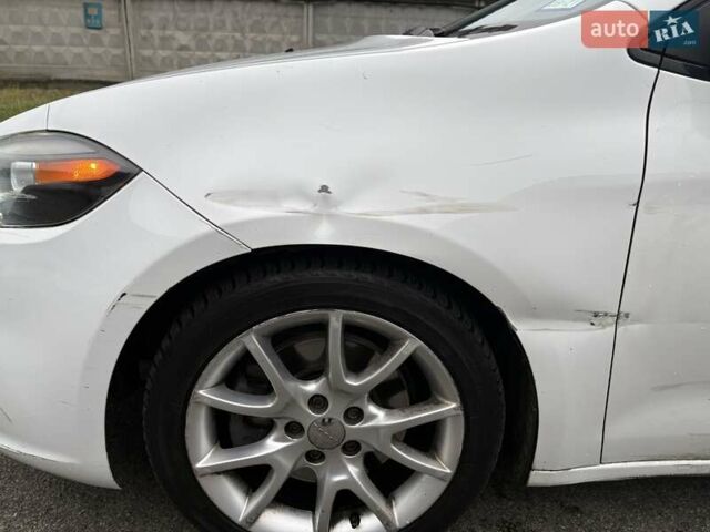 Белый Додж Дарт, объемом двигателя 2 л и пробегом 253 тыс. км за 4900 $, фото 4 на Automoto.ua