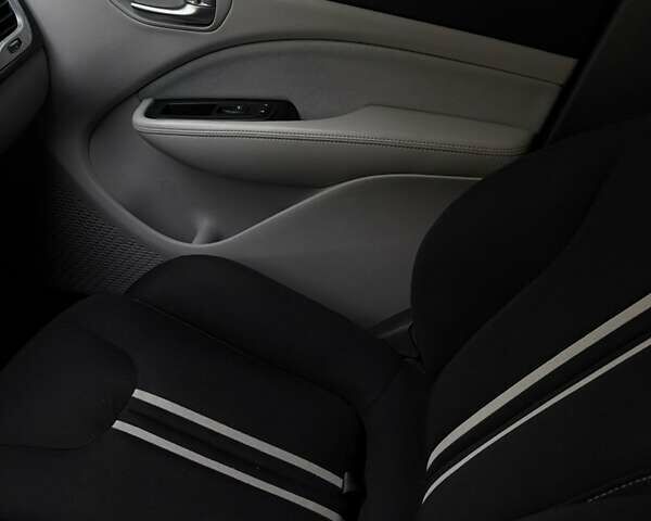 Белый Додж Дарт, объемом двигателя 2 л и пробегом 198 тыс. км за 8100 $, фото 16 на Automoto.ua