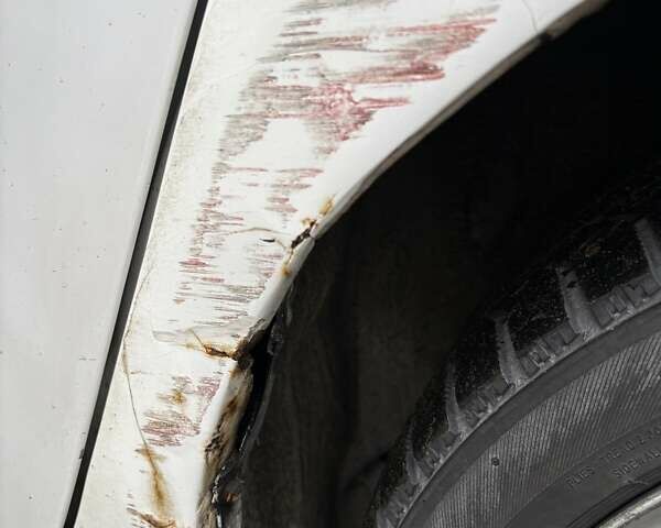 Белый Додж Дарт, объемом двигателя 2 л и пробегом 253 тыс. км за 4900 $, фото 12 на Automoto.ua