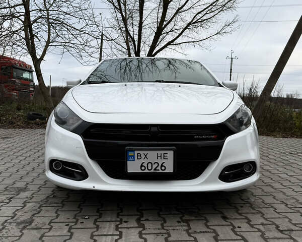 Белый Додж Дарт, объемом двигателя 2 л и пробегом 198 тыс. км за 8100 $, фото 4 на Automoto.ua