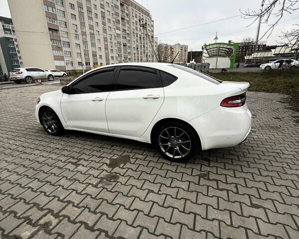 Белый Додж Дарт, объемом двигателя 2 л и пробегом 198 тыс. км за 8100 $, фото 3 на Automoto.ua