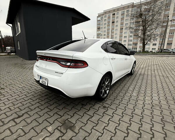 Белый Додж Дарт, объемом двигателя 2 л и пробегом 198 тыс. км за 8100 $, фото 2 на Automoto.ua