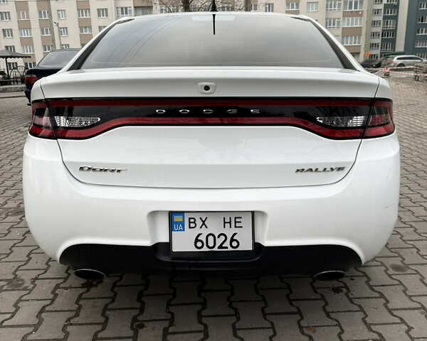 Белый Додж Дарт, объемом двигателя 2 л и пробегом 198 тыс. км за 8100 $, фото 1 на Automoto.ua