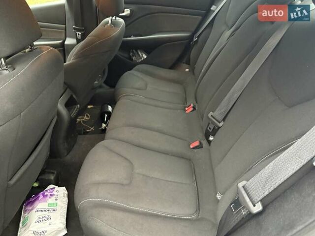 Белый Додж Дарт, объемом двигателя 2 л и пробегом 253 тыс. км за 4900 $, фото 15 на Automoto.ua