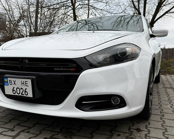 Белый Додж Дарт, объемом двигателя 2 л и пробегом 198 тыс. км за 8100 $, фото 5 на Automoto.ua