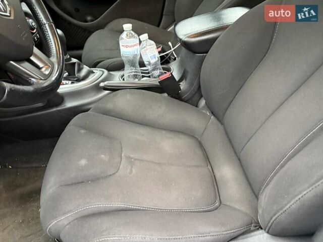 Белый Додж Дарт, объемом двигателя 2 л и пробегом 253 тыс. км за 4900 $, фото 14 на Automoto.ua