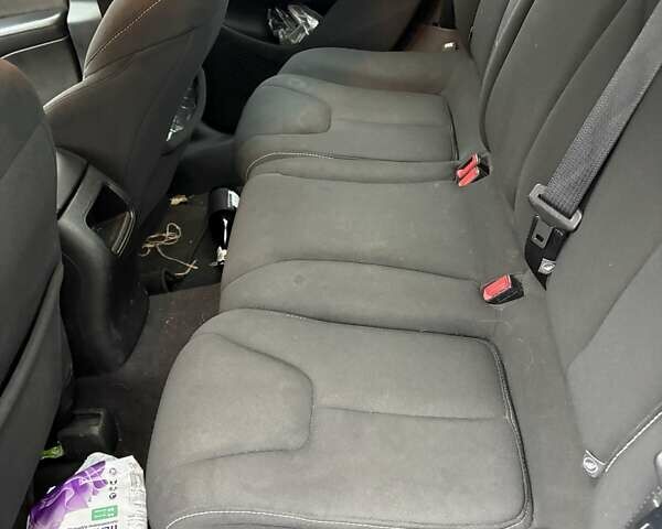 Белый Додж Дарт, объемом двигателя 2 л и пробегом 253 тыс. км за 4900 $, фото 16 на Automoto.ua