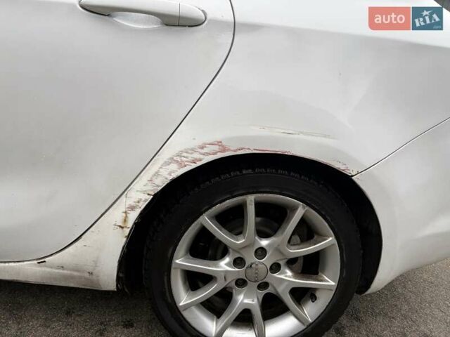 Белый Додж Дарт, объемом двигателя 2 л и пробегом 253 тыс. км за 4900 $, фото 7 на Automoto.ua