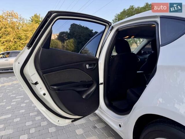 Белый Додж Дарт, объемом двигателя 2.4 л и пробегом 212 тыс. км за 6999 $, фото 57 на Automoto.ua