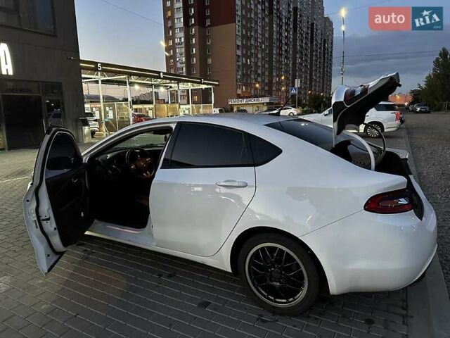 Белый Додж Дарт, объемом двигателя 2.4 л и пробегом 151 тыс. км за 7800 $, фото 5 на Automoto.ua