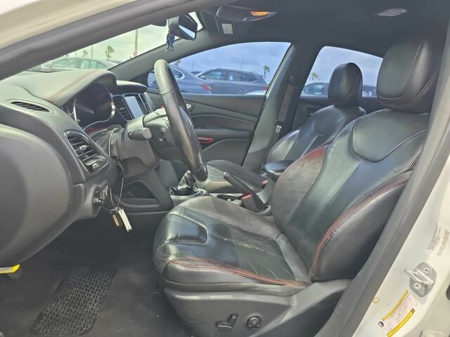 Белый Додж Дарт, объемом двигателя 2.4 л и пробегом 88 тыс. км за 1800 $, фото 9 на Automoto.ua