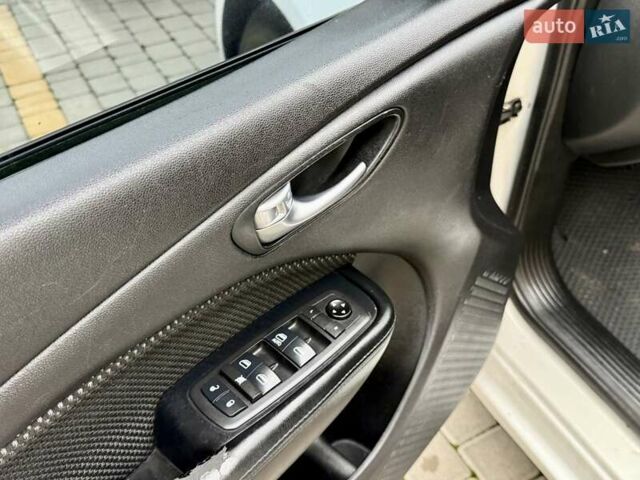 Білий Додж Дарт, об'ємом двигуна 2.4 л та пробігом 212 тис. км за 6900 $, фото 47 на Automoto.ua