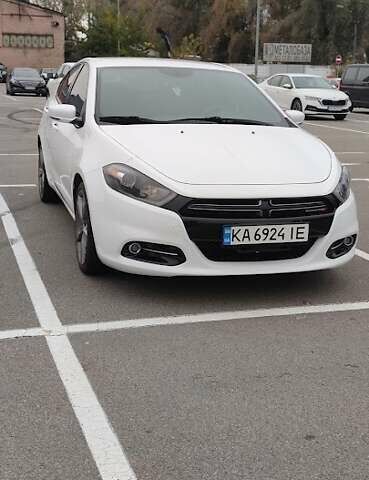 Белый Додж Дарт, объемом двигателя 2.36 л и пробегом 84 тыс. км за 9900 $, фото 1 на Automoto.ua