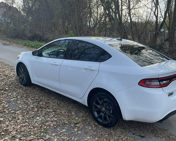 Білий Додж Дарт, об'ємом двигуна 2.4 л та пробігом 200 тис. км за 7900 $, фото 1 на Automoto.ua