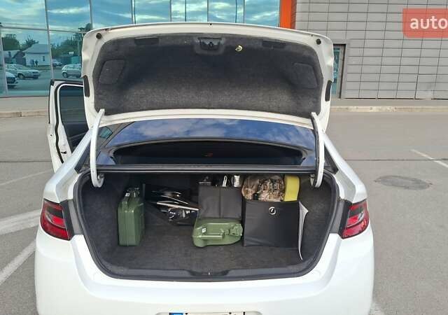 Белый Додж Дарт, объемом двигателя 2.4 л и пробегом 322 тыс. км за 8100 $, фото 16 на Automoto.ua