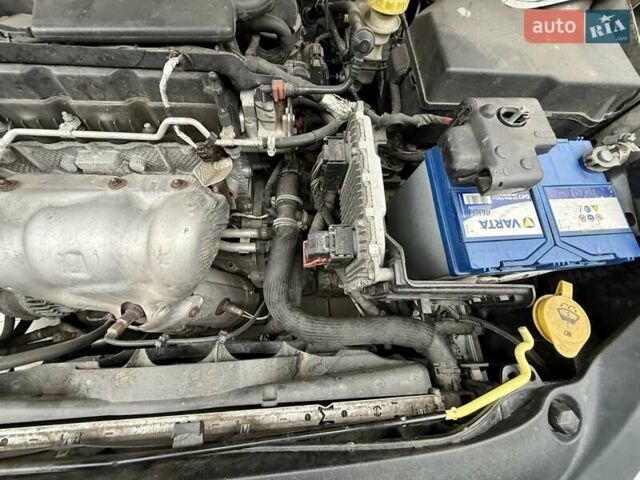 Білий Додж Дарт, об'ємом двигуна 2.4 л та пробігом 212 тис. км за 6900 $, фото 55 на Automoto.ua