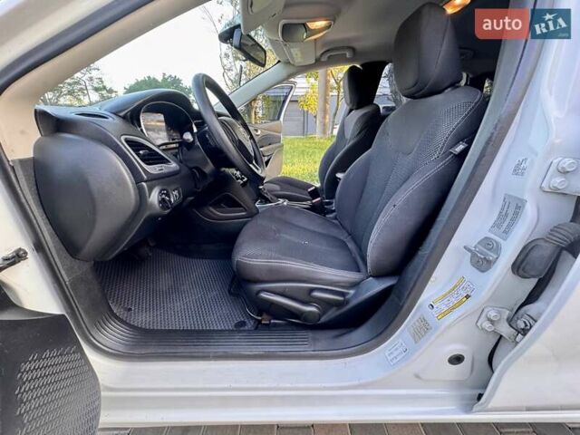 Белый Додж Дарт, объемом двигателя 2.4 л и пробегом 212 тыс. км за 6999 $, фото 47 на Automoto.ua